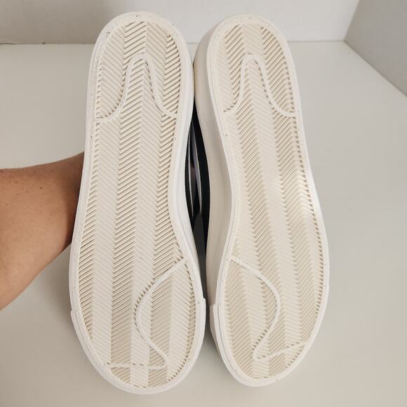 Nike Men's Blazer MID '77 VNTG Basketball Shoe,  10.5 - Picture 7 of 9